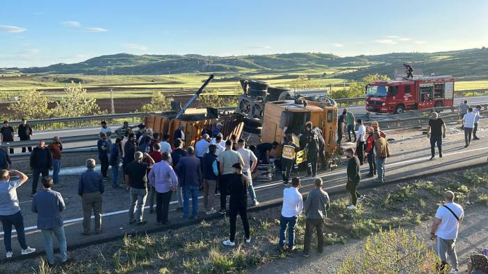 Kontrolden çıkan kamyon devrildi. 1 ölü 2 yaralı