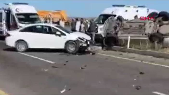 Diyarbakır’da otomobiller kafa kafaya çarpıştı. 4 yaralı