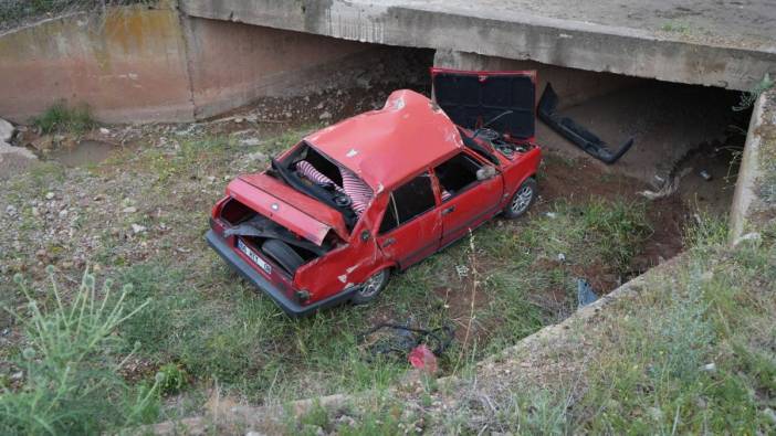 Kırıkkale'de beton menfeze çarpan otomobil hurdaya döndü