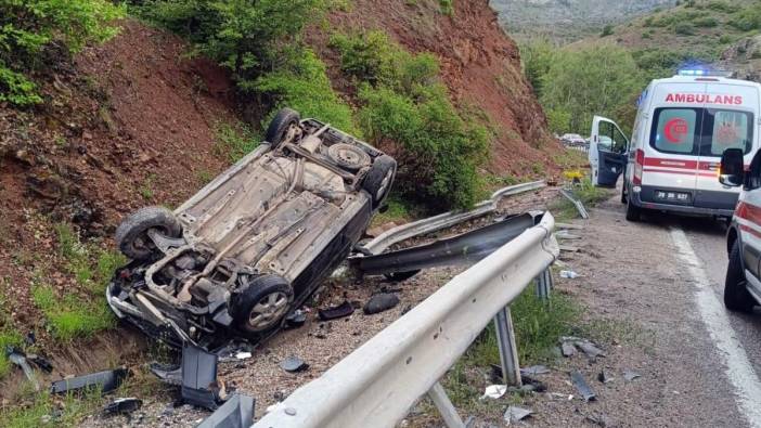 Kayganlaşan yolda kontrolden çıkan araç ters döndü