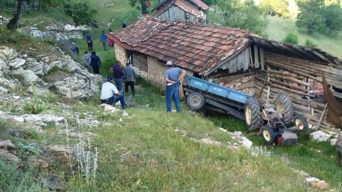 Devrilen traktörün altında kalan genç can verdi