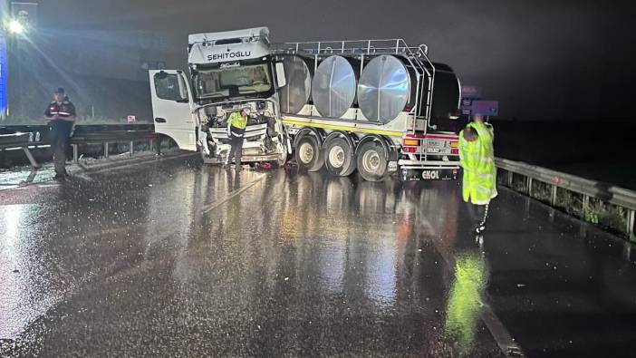 Tanker kontrolden çıkarak bariyerlere çarptı