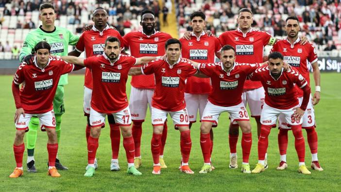 Sivasspor'da 16 futbolcu tehlikede