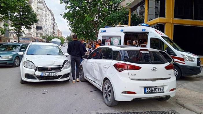 Samsun'da otomobiller çarpıştı: 1'i çocuk 3 yaralı