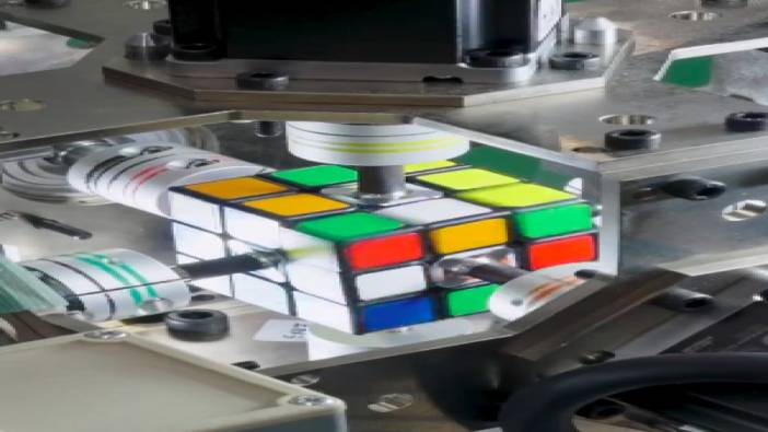 Yeni dünya rekoru: Rubik küpü 0,07 saniyede çözdü