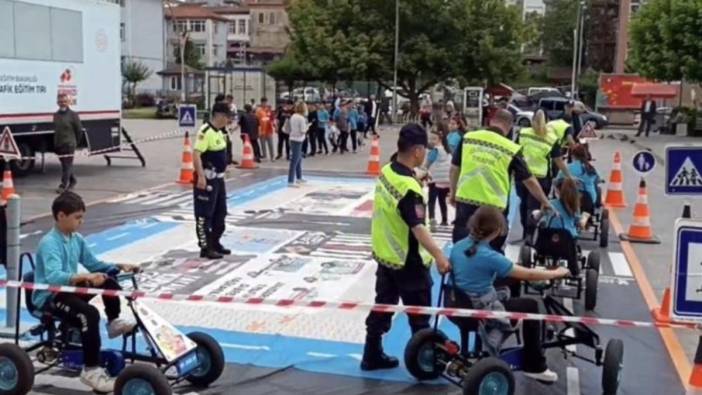 Çocuklara trafik eğitim parkurunda güldüren alkol similasyonu