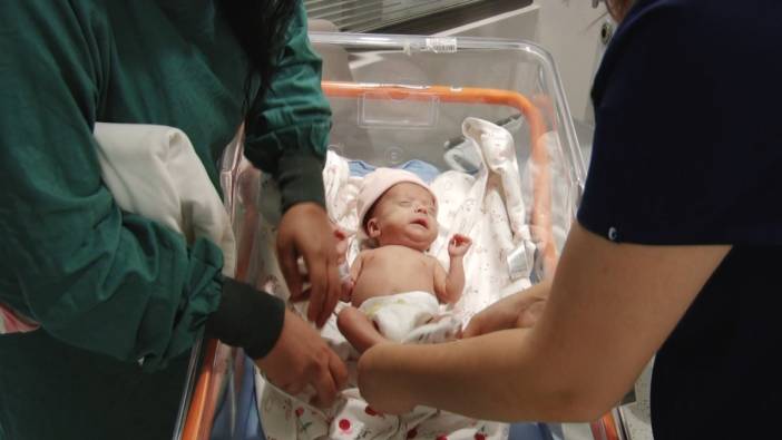 454 gram doğan bebek hayata tutundu