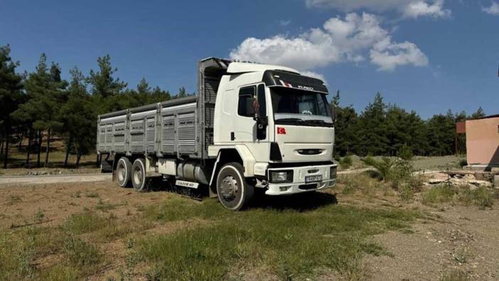 Tamir için altına girdikleri kamyon hareket etti, 2 kişi can verdi