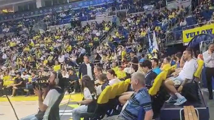 Ünlü oyuncu Fenerbahçe Beşiktaş maçına geldi. Kimse tanıyamadı