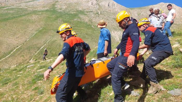 Van'da kayalıklardan düşen iki kişi kurtarıldı