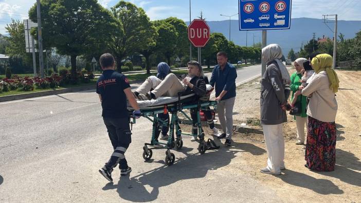 Otomobil ile çarpışan motosiklet yola savruldu