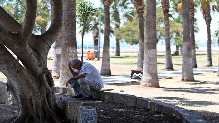 Mersin’de dışarı çıkan bayılıyor