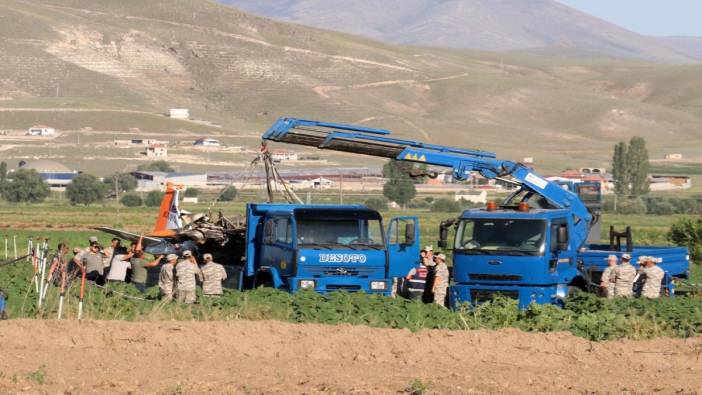 Kayseri'de kazaya uğrayan eğitim uçağının enkazı kaldırıldı