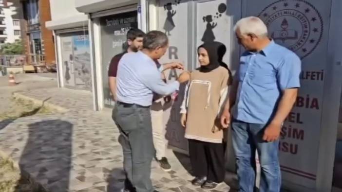 Sınavda tüm soruları yanlış yapan öğrenciye ödül: Çeyrek altın