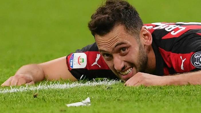 Hakan Çalhanoğlu tribünde kalecilik yaptırdı