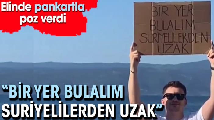 "Bir yer bulalım Suriyelilerden uzak" yazılı pankartıyla sahilde poz verdi