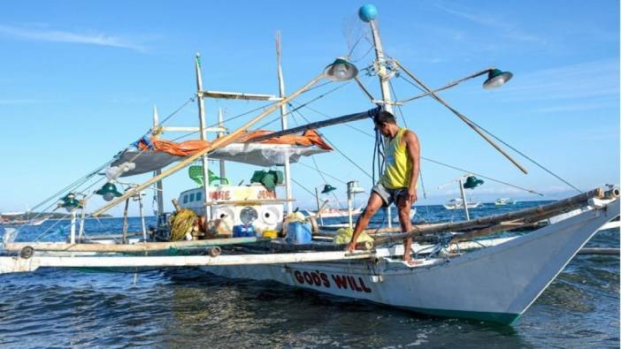 Filipinler'de balıkçı teknesinde patlama: 6 ölü