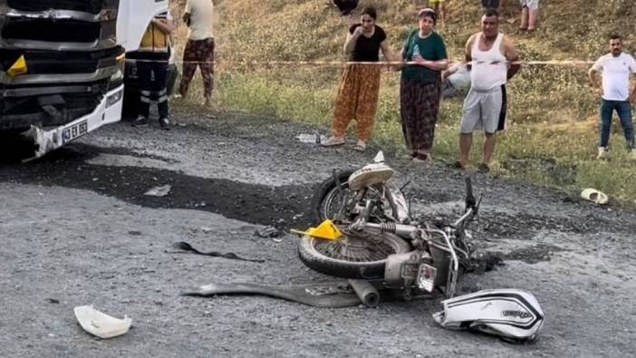 Kamyonla bir motosikletin çarpışması sonucu 2 kişi öldü