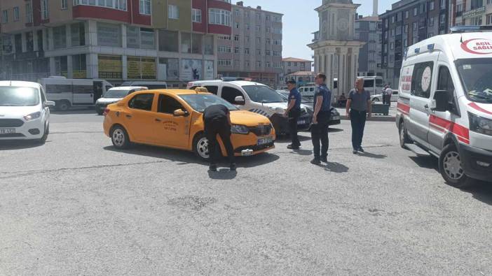 Ticari taksi ile motosiklet çarpıştı: 1 yaralı