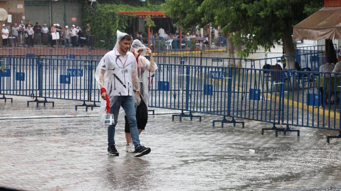 Buğday mitingi öncesi yağmur sürprizi