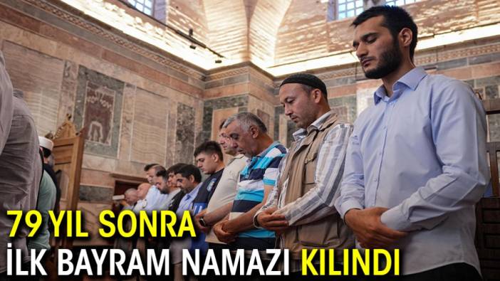 79 yıl sonra ilk bayram namazı kılındı