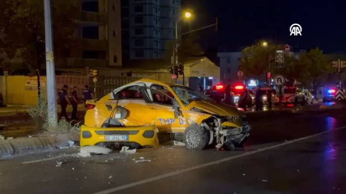 Ataşehir'de taksi ve otomobil çarpıştı. 3 kişi yaralandı