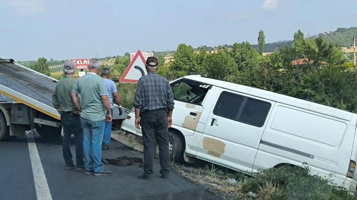 Kontrolden çıkan minibüs şarampole uçtu