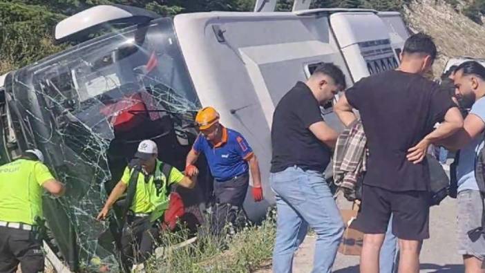 1 saat önce polis kemer taktırdı otobüs devrildi 23 kişi kurtuldu