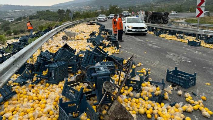 Mersin Toroslar'da limon yüklü kamyon devrildi: 6 yaralı