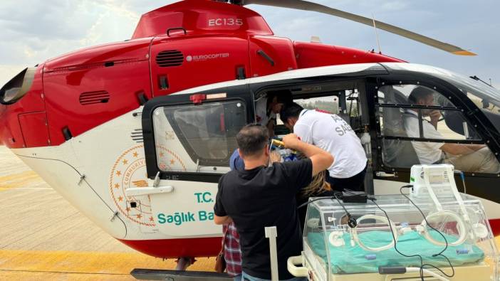 1 kilogramlık ikiz bebekler  helikopter ambulansla Van'a sevk edildi