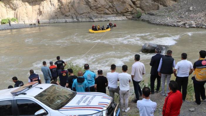 Seyir terasından atlayan Kübra'nın cansız bedeni Zap suyundu bulundu