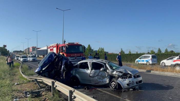 Çerkezköy'de  iki otomobil kafa kafaya çarpıştı; 6 yaralı