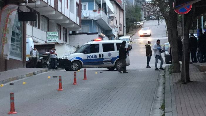 ‘Yan baktın’ tartışmasında berberi öldürdü