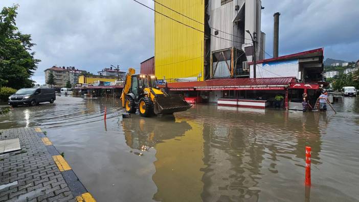 Arhavi'de yoğun yağış sele neden oldu