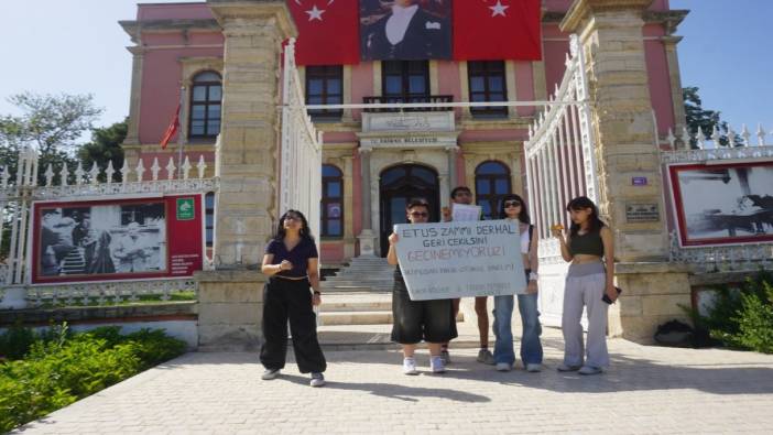 Edirne'de Trakya Üniversitesi öğrencilerinden toplu ulaşım zammına protesto