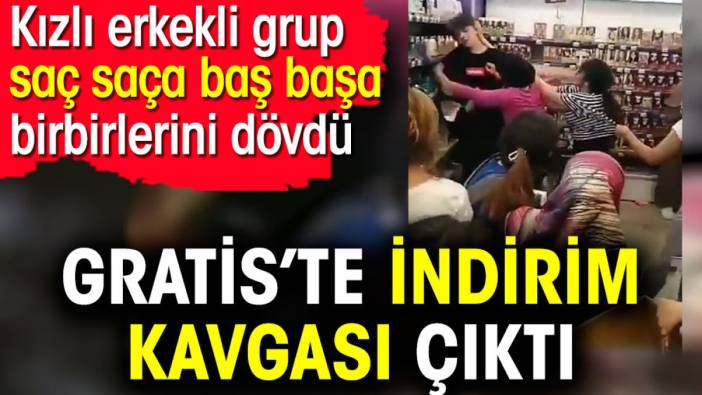 Gratis’te indirim kavgası çıktı. Kızlı erkekli grup saç saça baş başa birbirlerini dövdü