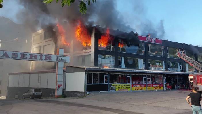 Amasya'da İstanbul Evim AVM yangını kontrol altına alındı