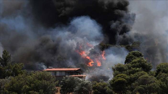 Yunanistan'da 24 saatte çıkan 52 orman yangınından 44'ü kontrol altına alındı