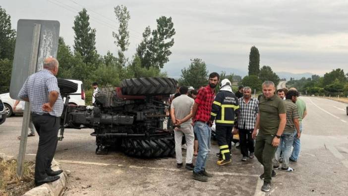 Niksar'da traktör ile otomobil çarpıştı: 2 yaralı