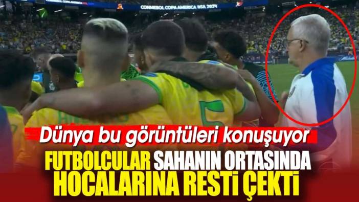 Futbolcular sahanın ortasında hocalarına resti çekti! Dünya bu görüntüleri konuşuyor