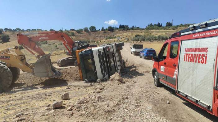 Kum yüklü kamyon devrildi: 1 yaralı