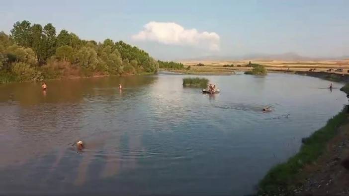 Nehre giren çocuklardan biri boğuldu, biri kurtarıldı, biri kayıp