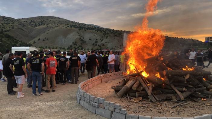 Vali dev kamp ateşinde yanma tehlikesi geçirdi