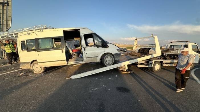 İşçileri taşıyan iki araç çarpıştı: 1 ölü, 16 yaralı