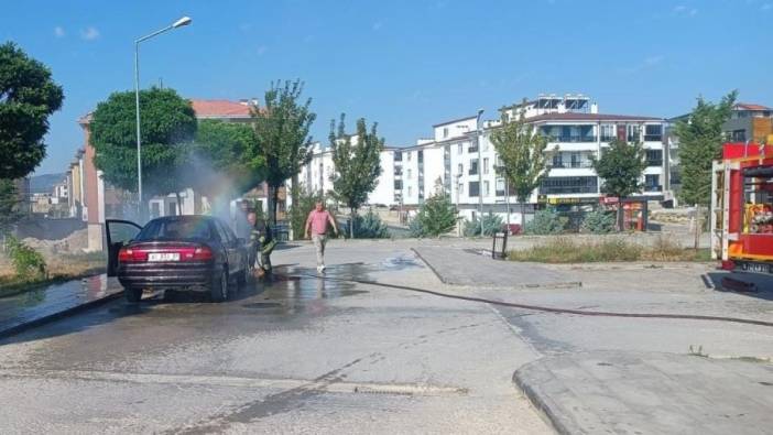 Hastane bahçesinde araç yangını