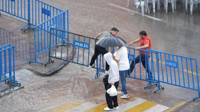 30 dakika yağdı hayat felç oldu