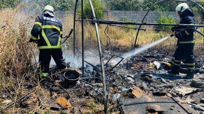 Antakya'da çadır yangını: Kullanılamaz hale geldi