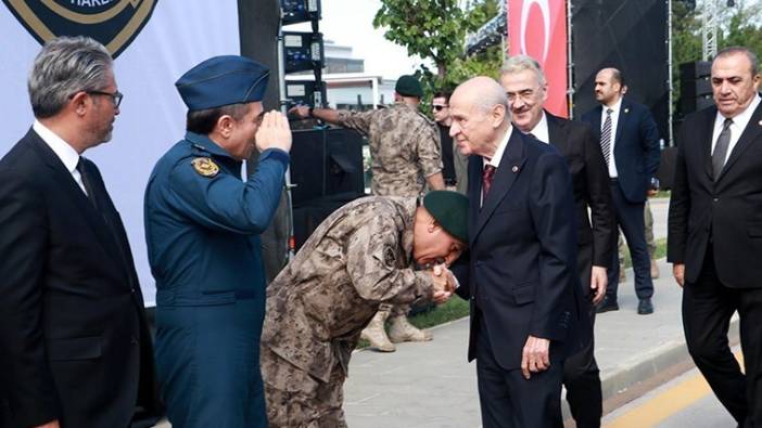 Bahçeli'nin elini öpen Özel Harekat Daire Başkanına soruşturma açılacak mı? Bakanlık yetkilisi açıkladı