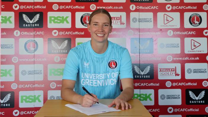 Charlton Athletic, Sophie Whitehouse'u kadrosuna kattı