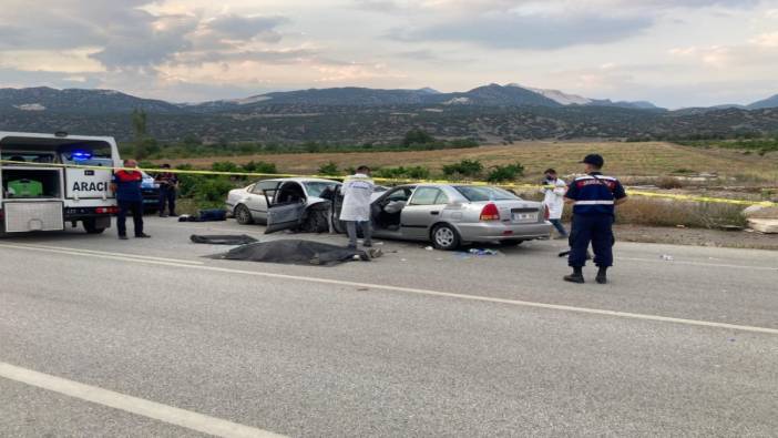 Burdur-Yeşilova Yolunda iki otomobil kafa kafaya çarpıştı: 1 ölü, 9 yaralı